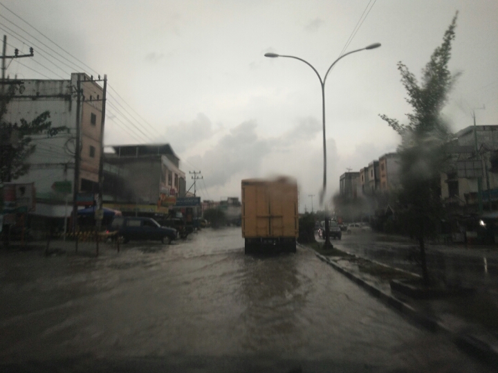 Duri Diguyur Hujan, Jalan Hangtuah seperti sungai