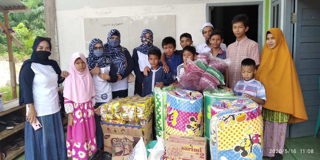 Alumni SMPN 4 Dumai Angkatan 92 Serahkan Bantuan ke Panti Asuhan