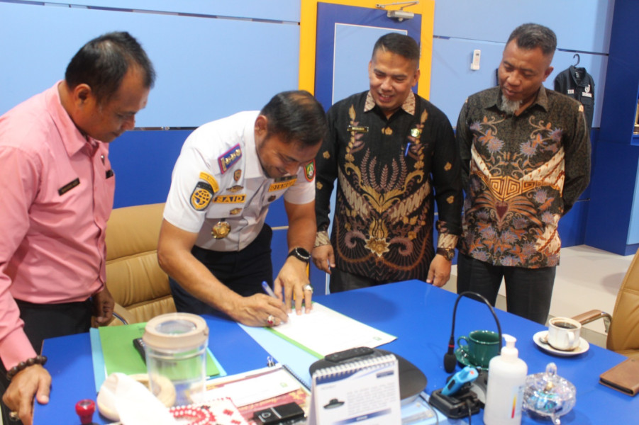 Dukung Pendidikan di Universitas, Dishub Dumai Serahkan Satu Unit Mobil Operasional