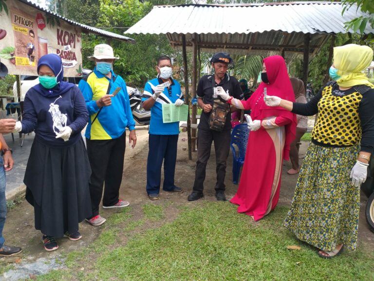 Dinkes Labuhanbatu Lakukan Penyemprotan Disinfektan di Kecamatan Pangkatan