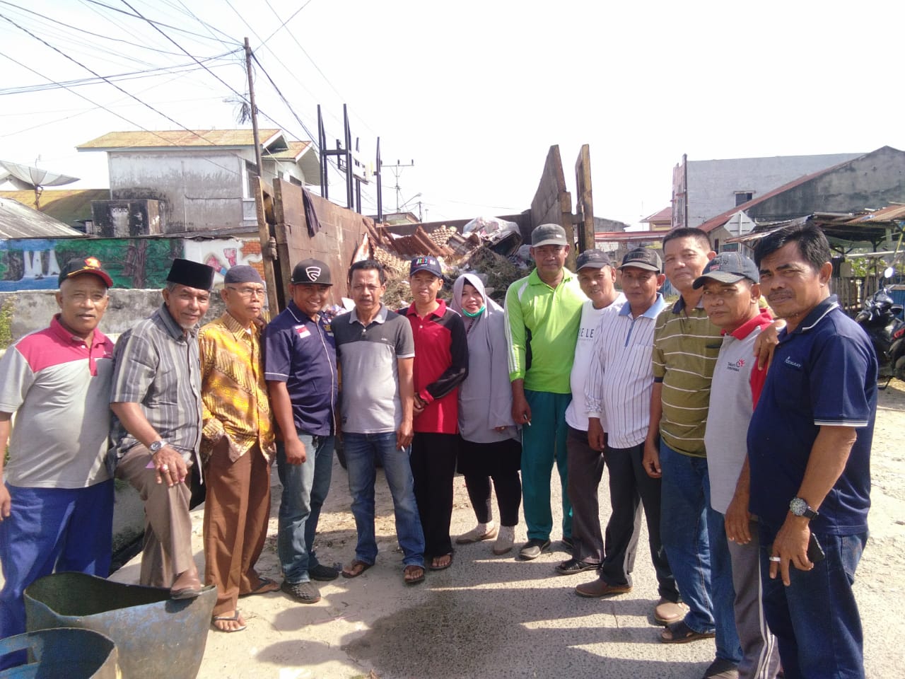 IPDK Bersama Elemen Kelurahan Melaksanakan Gotong Royong Bersama