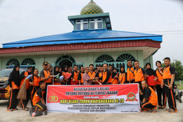 Waka Polres Dumai Pimpin Bakti Religi di Masjid Darul Jannah dan Gereja GKPS