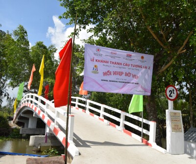 Henkel Vietnam supports bridge construction and educational initiatives in Soc Trang province