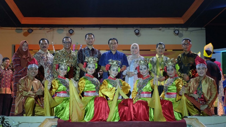 Bupati Inhil Bersama Gubri Saksikan Gelar Seni Melayu Serumpun