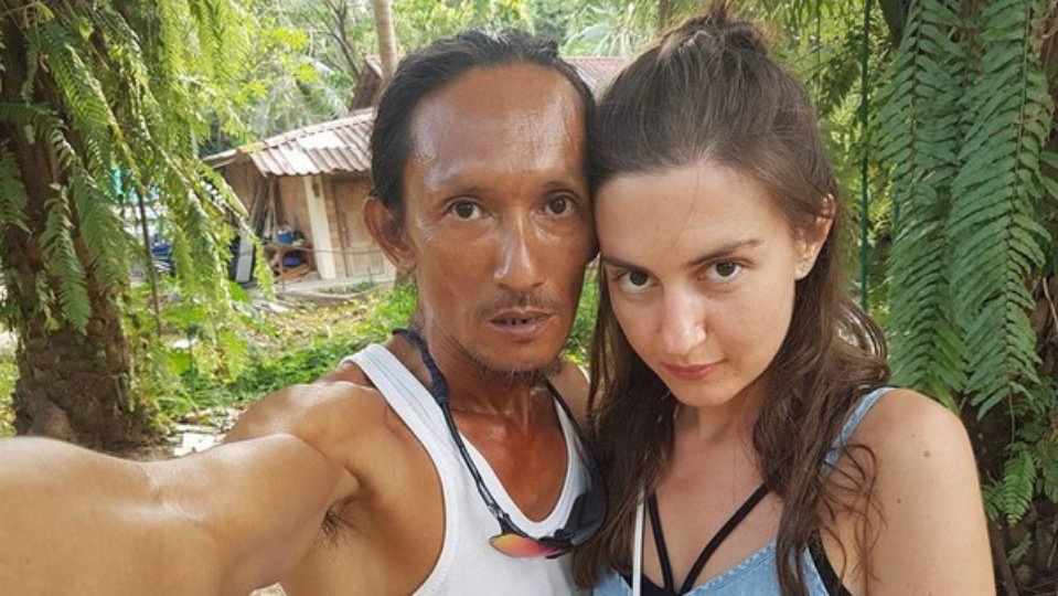 Pose dengan Gadis Rusia, Pria Ini Diperiksa Petugas
