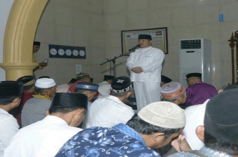 Bersama Ratusan Warganya, Bupati Amril Tunaikan Shalat Ied di Masjid Arafah Duri