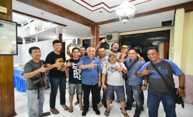 Gubernur Andi Rachman Kunjungi Penginapan Kontingen HPN PWI Riau