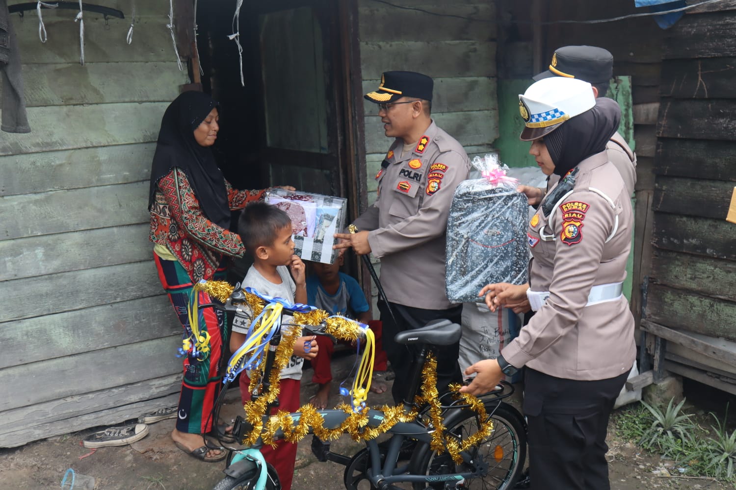 Polisi Humanis Polres Dumai Sambangi Rumah Maryana