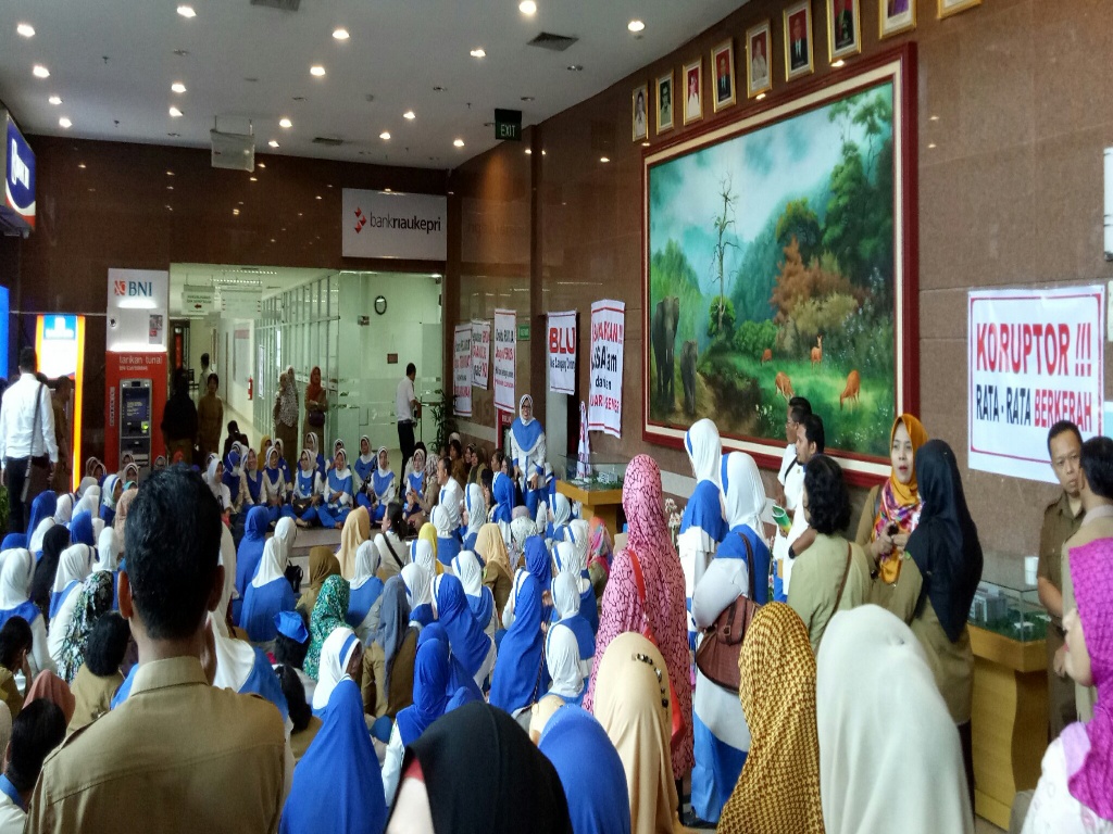 Pegawai dan Tenaga Medis RSUD Arifin Achmad Kembali Gekar Aksi Mogok