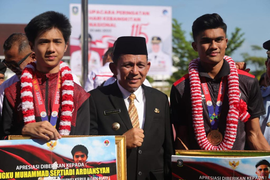 Gubernur Ansar Beri Bonus Atlit Peraih Medali Seagames 2023 Asal Kepri di Sela Upacara Harkitnas ke-115