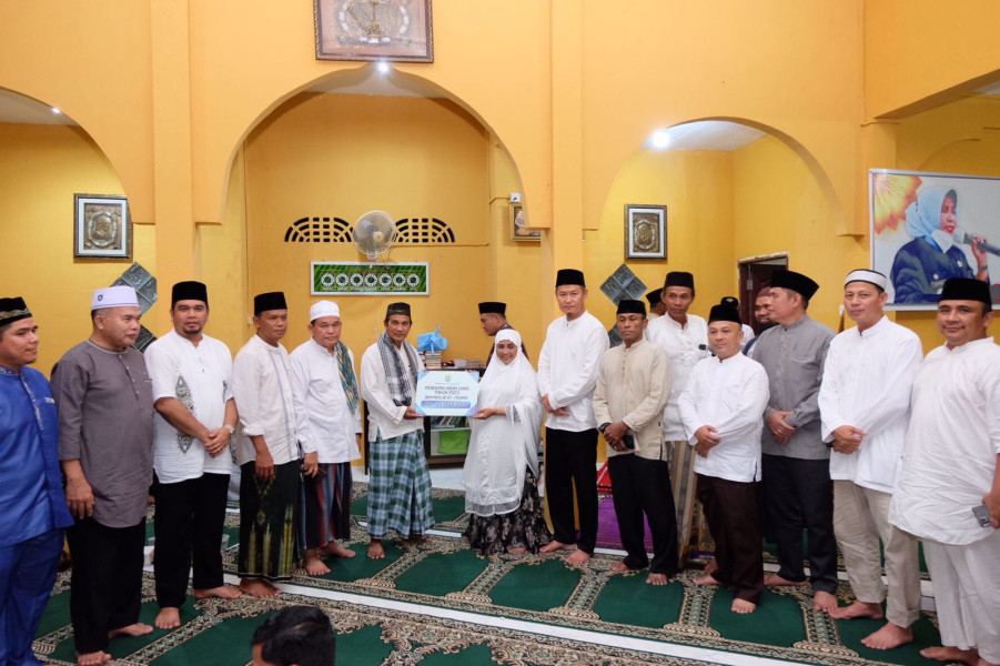 Safari Ramadhan di Masjid At-Taubah, Rahma Salurkan Bantuan Rp25 Juta