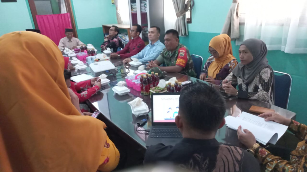 Rapat Koordinasi Penerimaan PPDB Dihadiri Oleh Serda Roni Sandra