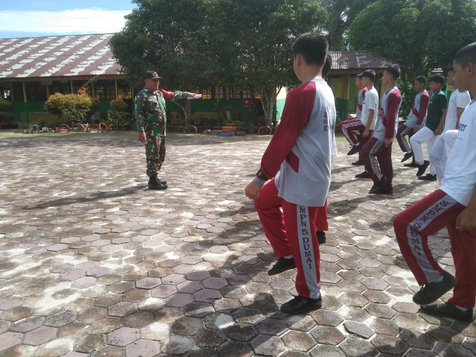 Serda Roni Sandra Beri Pelatihan PBB di SMPN 5