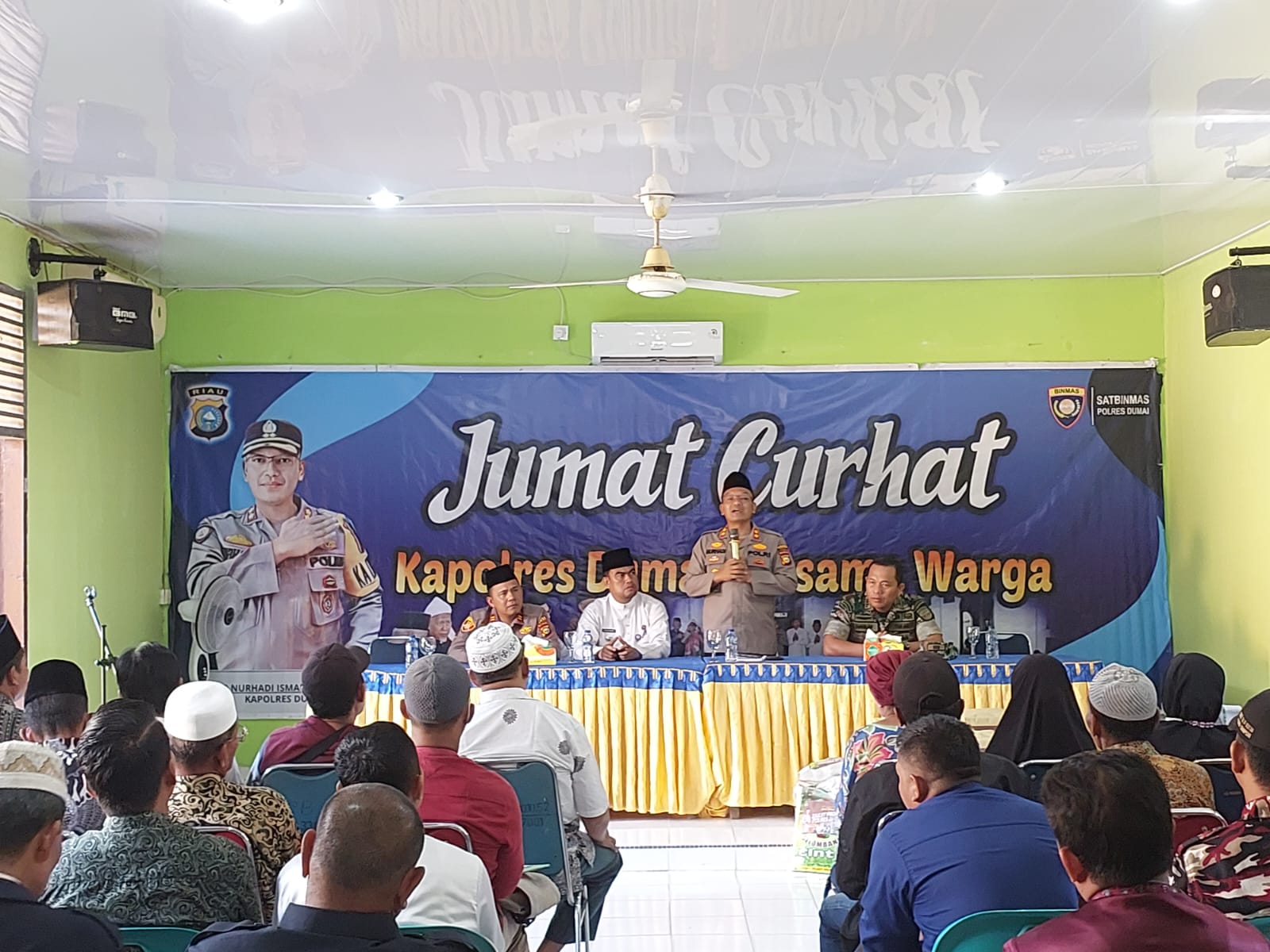 Kapolres Dumai Gelar Kegiatan Jumat Curhat dan Pembagian Zakat Profesi di Kantor Camat Bukit Kapur