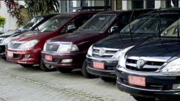 Mobil Dinas Mantan Anggota Dewan Pekanbaru ?