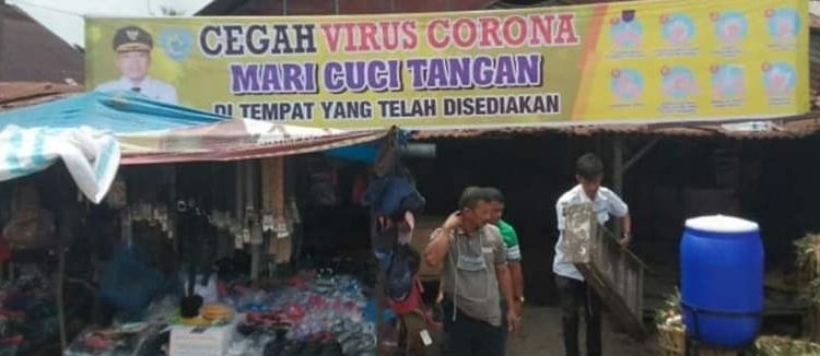 Disperindag Labuhanbatu Pasang Tempat Cuci Tangan di Pasar Rantauprapat
