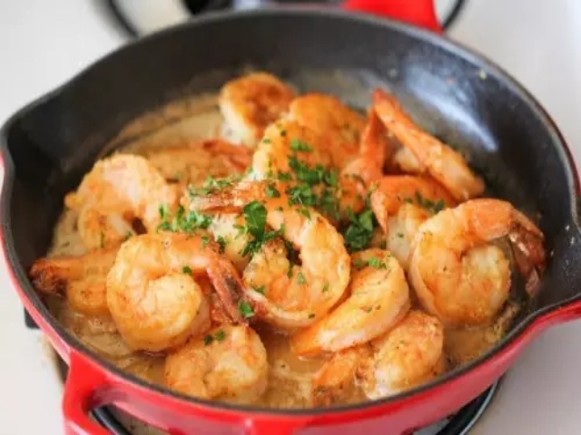 RESEP PILIHAN: Makan Malam Simpel dengan Garlic Butter Shrimp