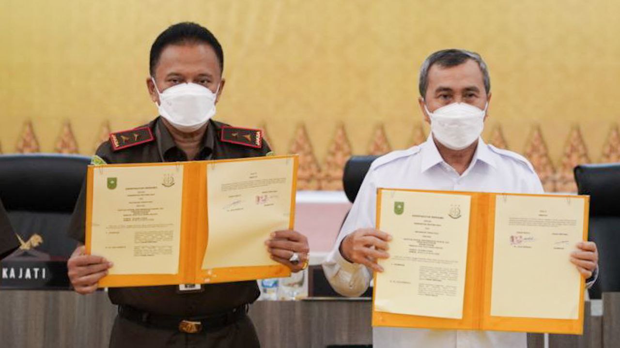 Gubernur Riau dan Kajati Teken MoU Soal Bantuan Hukum