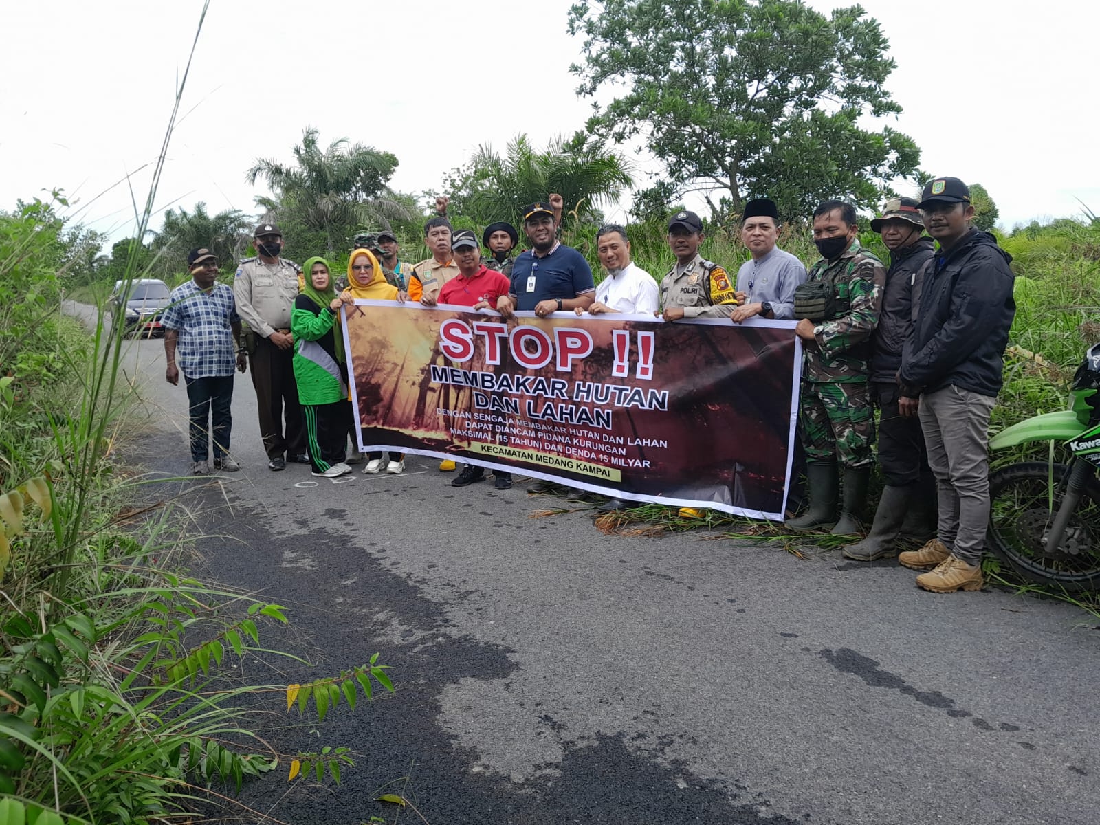 Sosialisasi Pencegahan Karhutla Oleh Babinsa dan Camat