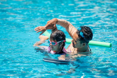 Phuket Marriott Resort & Spa, Merlin Beach Luncurkan Program “Water Hero” untuk Edukasi Keselamatan Air Anak-Anak Secara Gratis