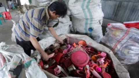 Indonesia Mengekspor Kembali 5 Kontainer Sampah ke Kanada