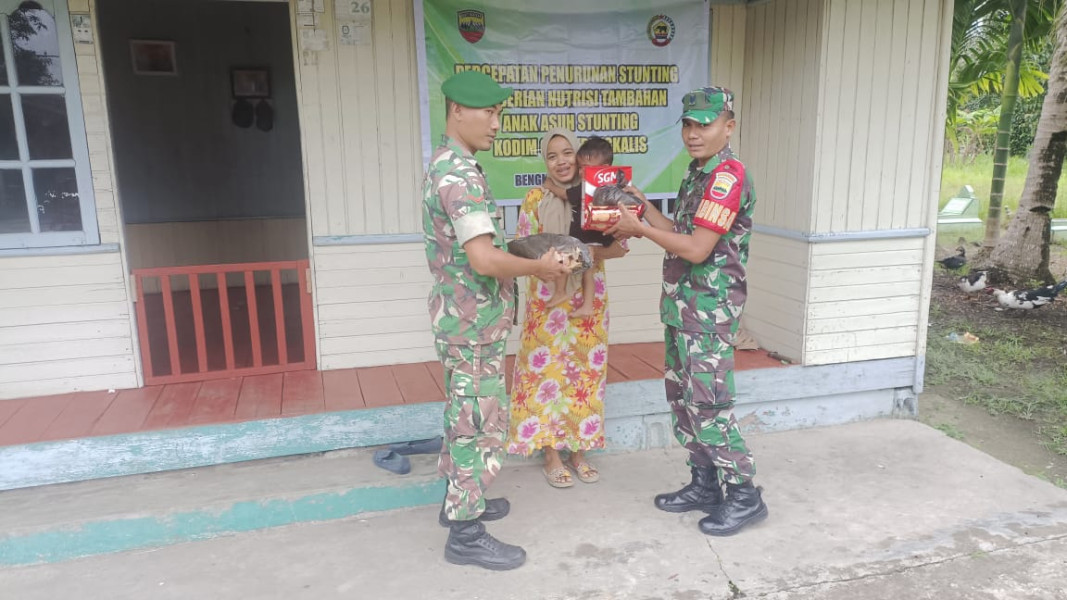Peduli Masyarakat, Koramil 06 Merbau Serahkan Bantuan Untuk Mencegah Stunting