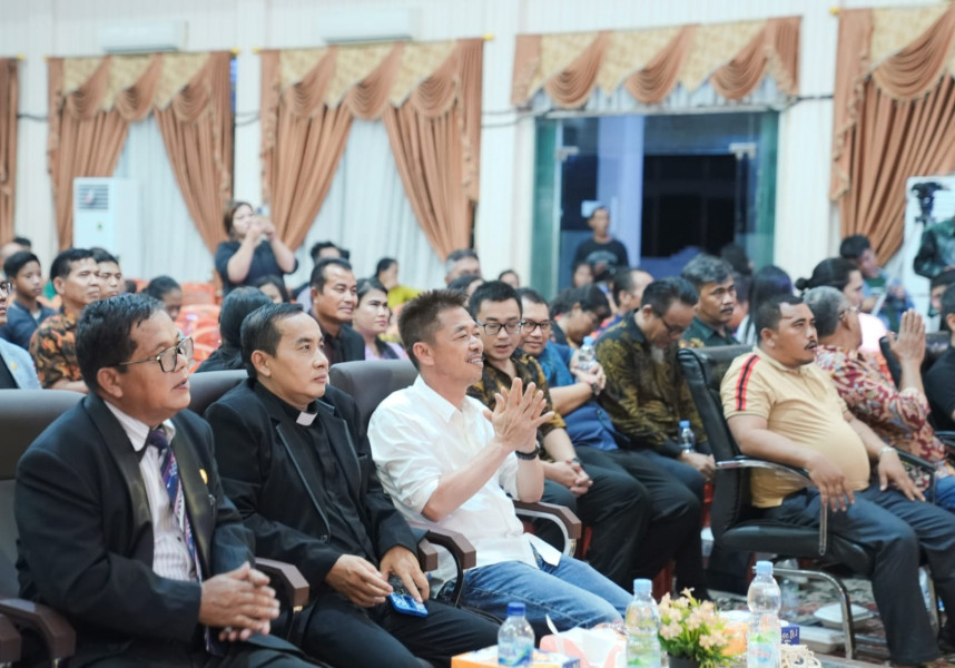 Hadiri Hari Pentakosta, Bupati Afrizal Sintong Sampaikan Pesan Persatuan