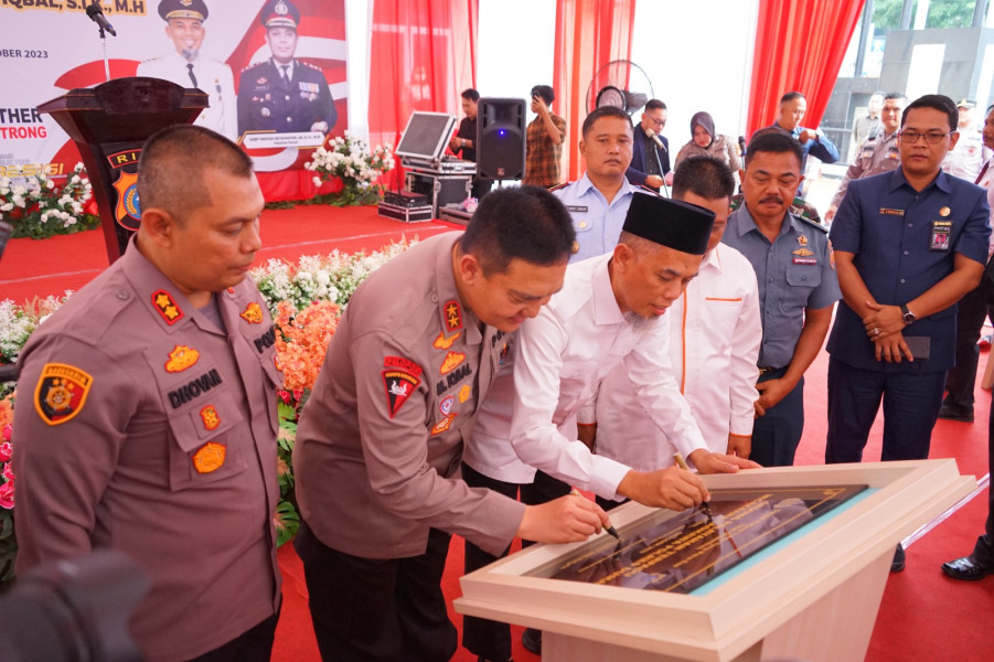 Kapolda Riau Resmikan Gedung Pelayanan Wicaksana Laghawa Polres Dumai