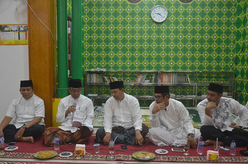 Bupati Wardan Safari Ramadhan di Surau Al-Karamah Jalan Pintu Air Tembilahan Kota