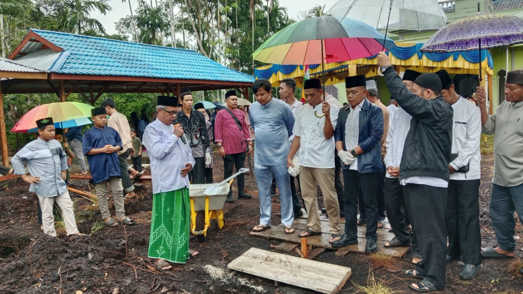 Plt Bupati Kepulauan Meranti Hadiri Peringatan Isra Mi'raj dan Peletakan Batu Pertama Gedung Majelis Taklim