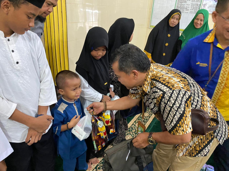 PT KPI Unit Dumai Santuni Anak Yatim di Panti Asuhan Ar-Raudhoh