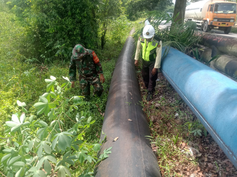 Penguatan Binter, Koramil 01/Dumai Bersama SKK Migas Lakukan Pengecekan Pipa Minyak