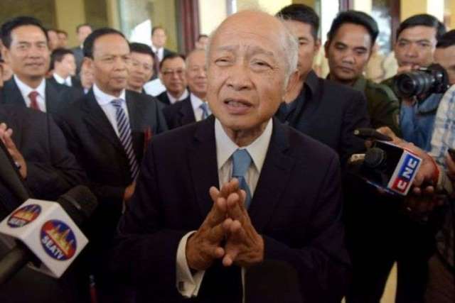 Mobil Pangeran Kamboja Ditabrak, Istri Tewas