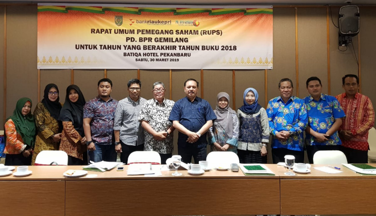 Sekda Inhil Pimpin RUPS PD BPR Gemilang