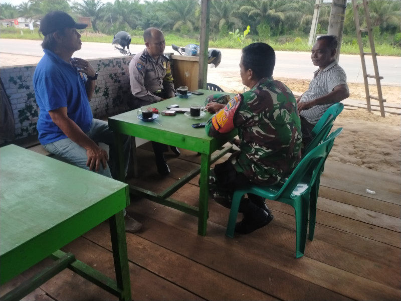 Mengantisipasi Tindakan Yang Dapat Meresahkan Masyarakat, Serda Iwan Sahputra Komsos Dengan Masyarakat