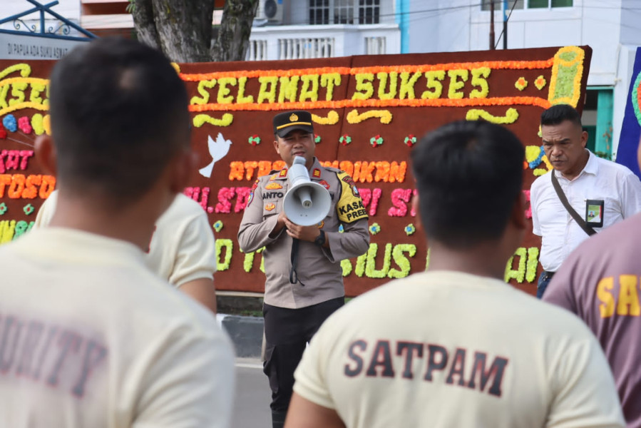 Sempena HUT Satpam ke 43, Kasat Binmas Polres Dumai Pimpin Kegiatan Gotong Royong