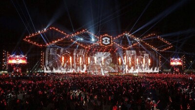 8Wonder: Moments of Wonder: Where Music Pens the Spirit of a Flourishing Vietnam, and the Will to Soar