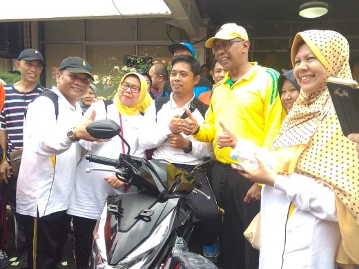 Disdik Riau Gelar Jalan Santai Berhadiah Sepeda Motor