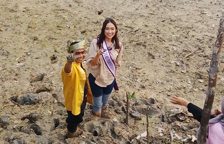 PLN Nusantara Power UP Tenayan Bersama Puteri Indonesia Riau Tanam Mangrove dalam Rangka Semangat HPN