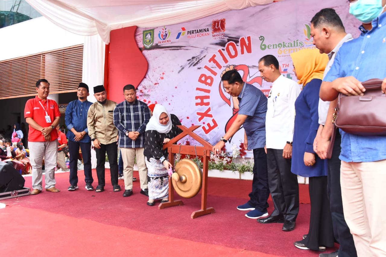 Bupati Kasmarni Buka Exibition Sumpah Pemuda IKASEMA