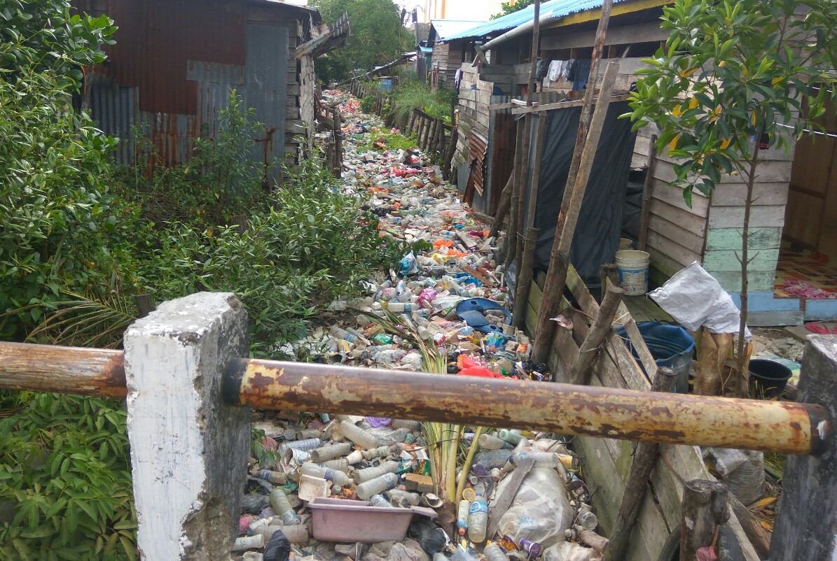 Tak Ada TPA, Sungai Guntung Inhil Kumuh dengan Sampah