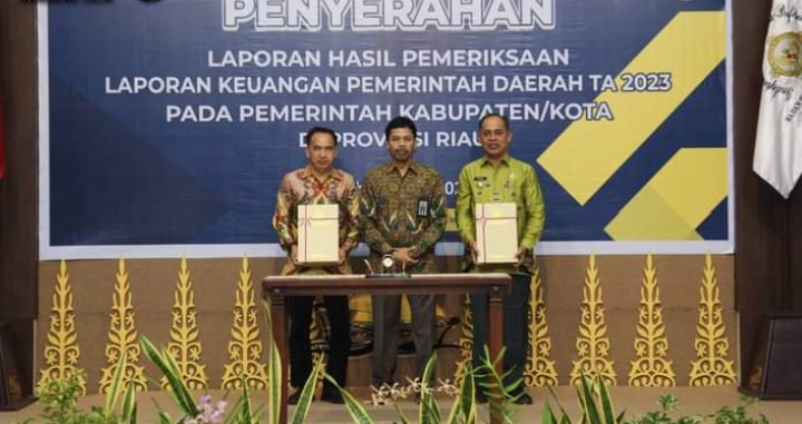 Ketua DPRD Inhil Hadiri dan Terima Langsung WTP dari BPK RI Perwakilan Riau