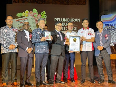 Wesley Methodist School Kuala Lumpur (International) Pecahkan Rekor dengan Antologi Unity, Masuk Malaysia Book of Records