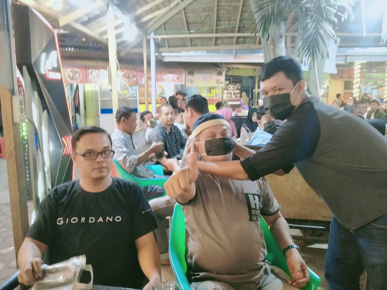 Lawan Covid-19, PPS Kelurahan Sirandorung Berbagi Masker