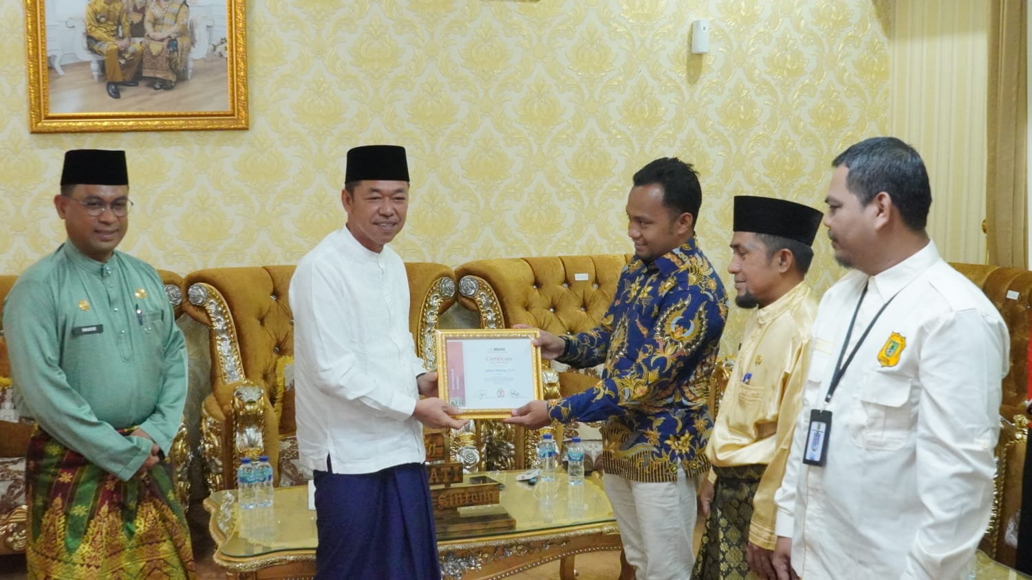 Bupati Rohil Terima Dua Penghargaan dari Dirjenpol dan Adipsi