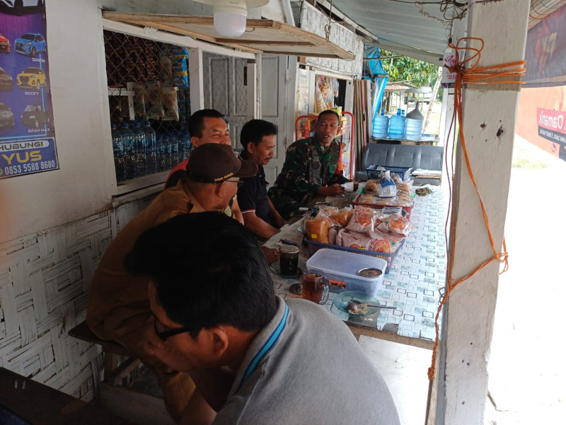 Demi Keselamatan Masyarakat Serka M Lubis Berikan Sosialisasi Terkait Bahaya Karhutla