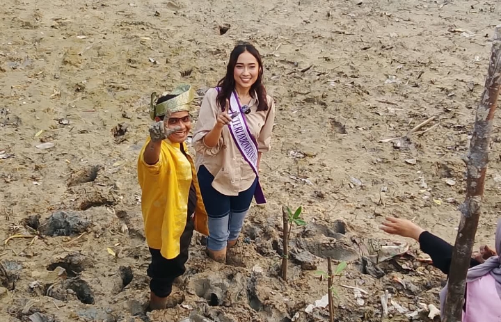 Semangat HPN, PLN Nusantara Power UP Tenayan Bersama Puteri Indonesia Riau Tanam Mangrove