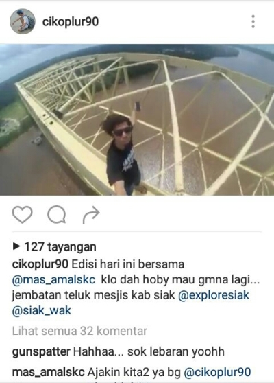 Heboh...!!! Pemuda Ini Selfie di Puncak Jembatan Teluk Mesjid Siak