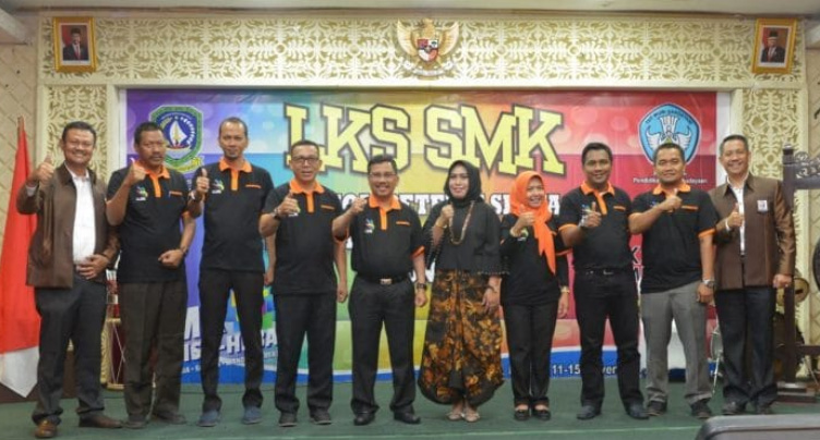 Siapkan Siswa SMK Masuki Dunia Kerja