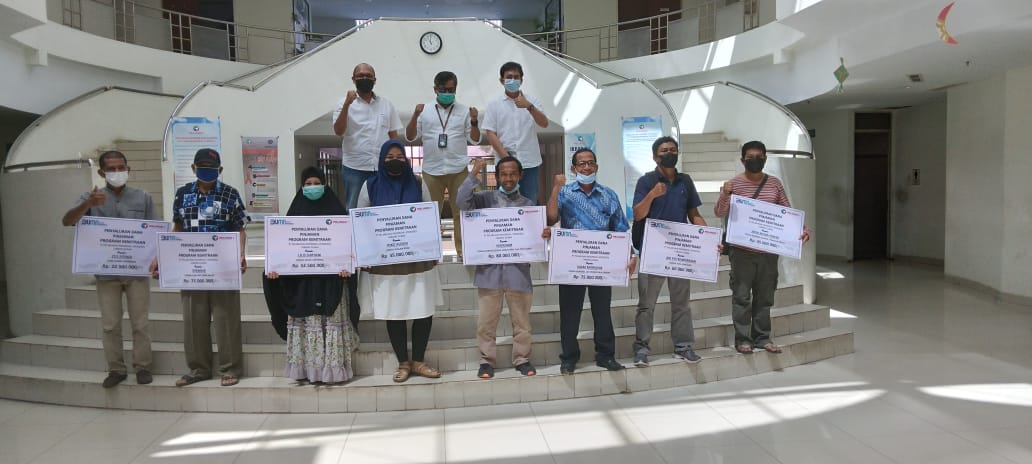 Pelindo 1 Dumai Serahkan Bantuan Pinjaman Lunak